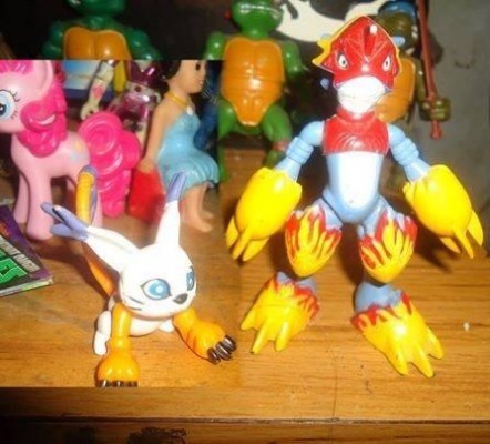 Muñecos de Digimon / Flamedramon y Gatomon / Bootleg